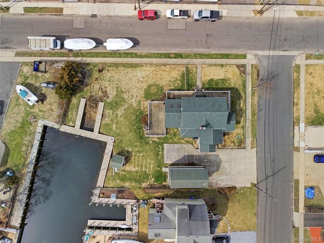 264 S Bayview Avenue, Amityville, NY 11701