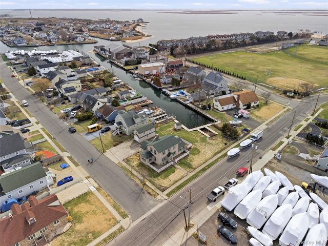 264 S Bayview Avenue, Amityville, NY 11701