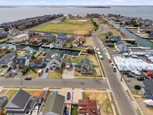 264 S Bayview Avenue, Amityville, NY 11701