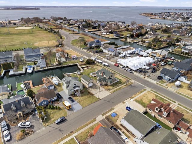 264 S Bayview Avenue, Amityville, NY 11701