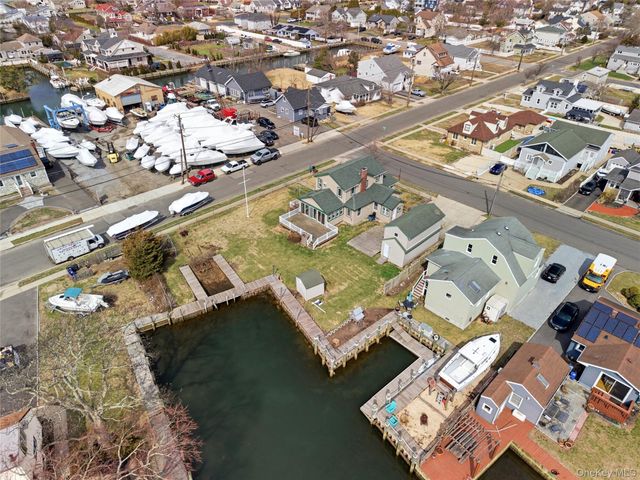 264 S Bayview Avenue, Amityville, NY 11701