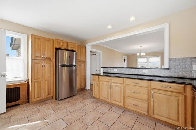 264 S Bayview Avenue, Amityville, NY 11701