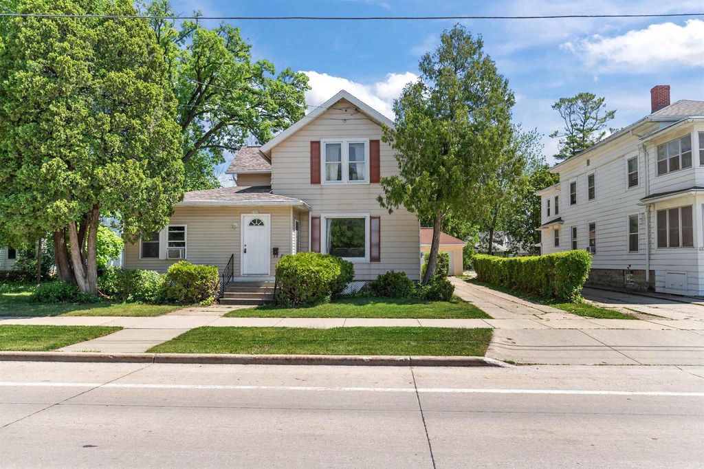 1020 ELMWOOD AVENUE, Oshkosh, WI 54901