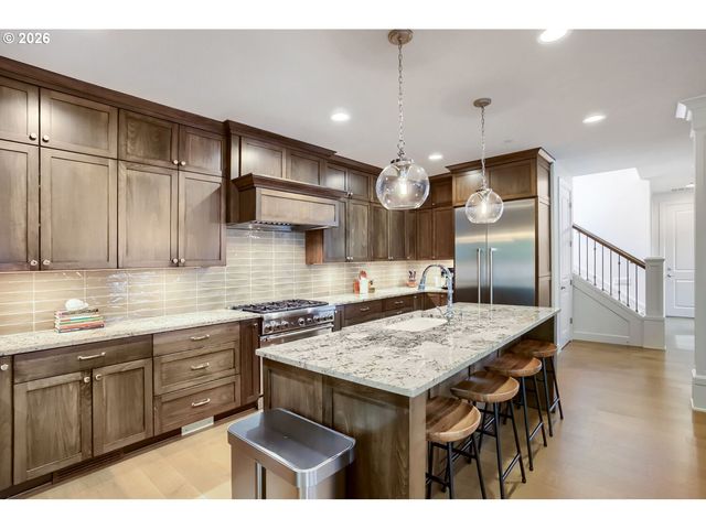 928 CEDAR St, Lake Oswego, OR 97034