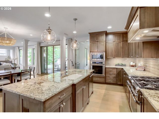 928 CEDAR St, Lake Oswego, OR 97034