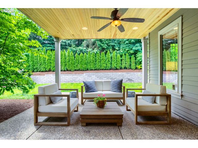928 CEDAR St, Lake Oswego, OR 97034
