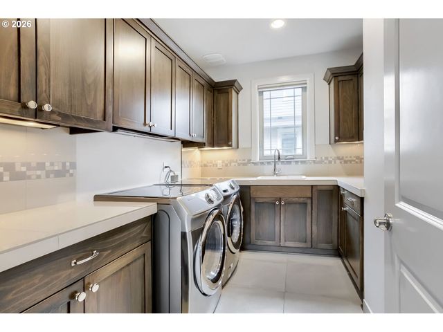 928 CEDAR St, Lake Oswego, OR 97034