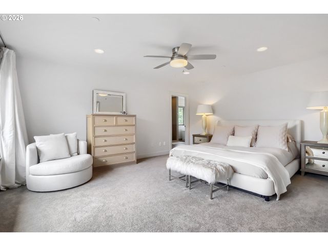 928 CEDAR St, Lake Oswego, OR 97034