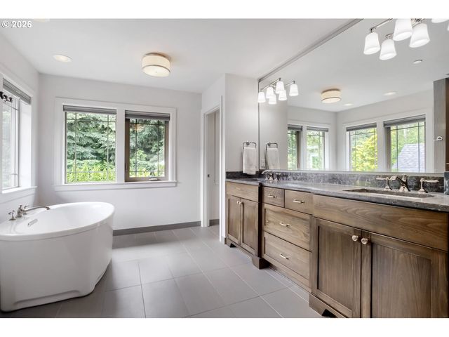 928 CEDAR St, Lake Oswego, OR 97034