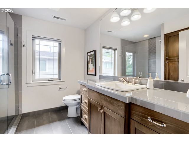 928 CEDAR St, Lake Oswego, OR 97034