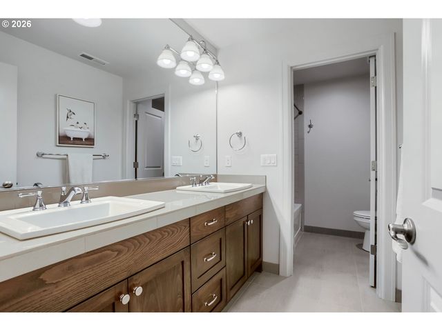 928 CEDAR St, Lake Oswego, OR 97034