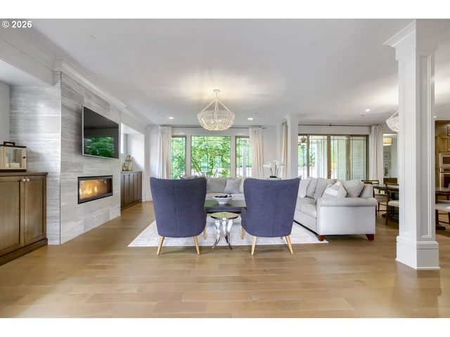 928 CEDAR St, Lake Oswego, OR 97034