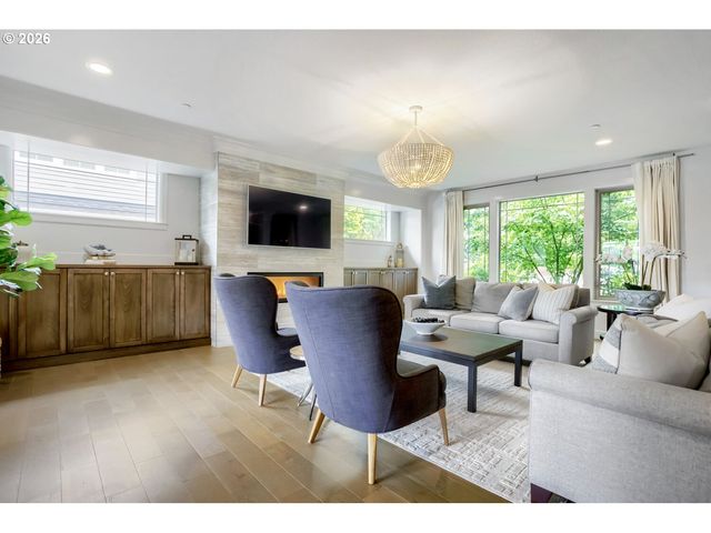 928 CEDAR St, Lake Oswego, OR 97034
