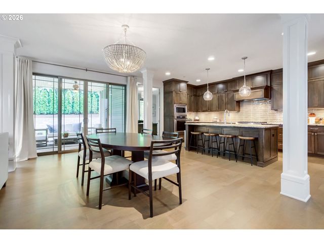 928 CEDAR St, Lake Oswego, OR 97034