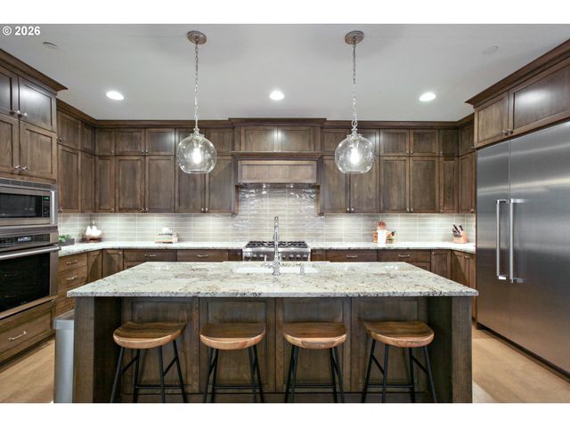 928 CEDAR St, Lake Oswego, OR 97034