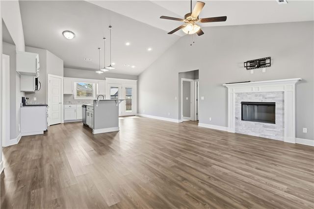 1741 Charismatic Drive, Prairie Grove, AR 72753