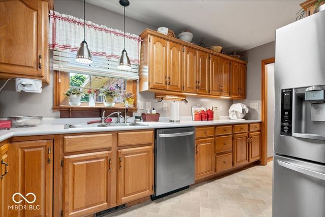 1029 N Village Greene Drive, Greenfield, IN 46140