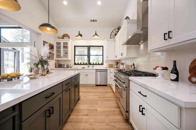 192 Vireo Way, Avery, CA 95224