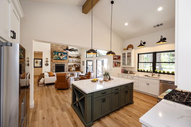 192 Vireo Way, Avery, CA 95224