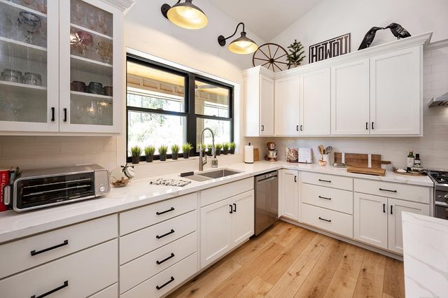 192 Vireo Way, Avery, CA 95224