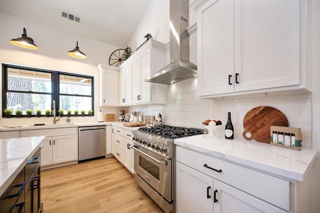192 Vireo Way, Avery, CA 95224