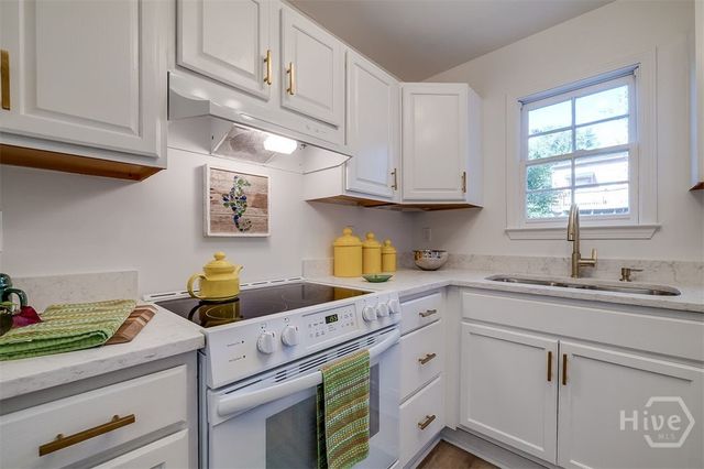 524 Nicoll Street, Savannah, GA 31401