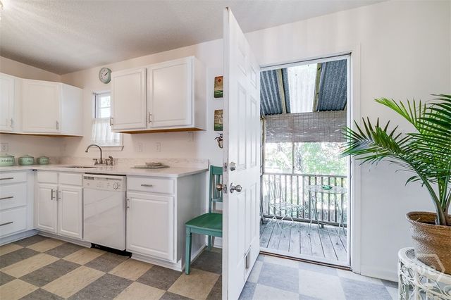 524 Nicoll Street, Savannah, GA 31401