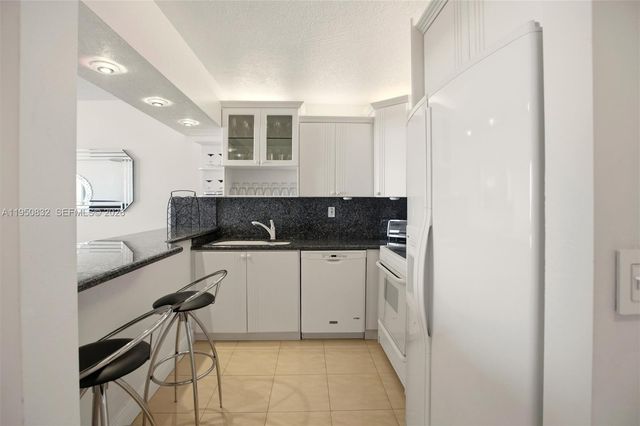 465 Ocean Dr 1024, Miami Beach, FL 33139