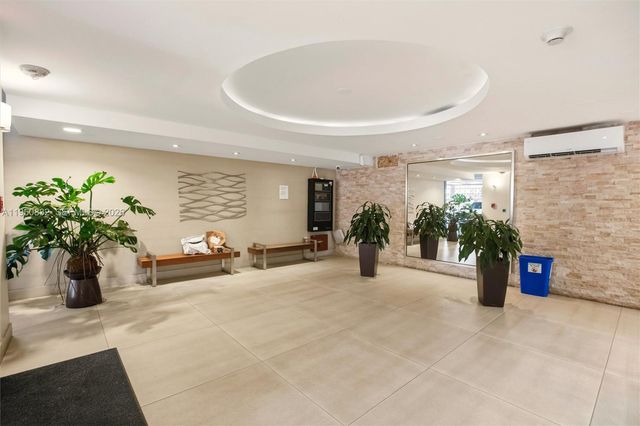 465 Ocean Dr 1024, Miami Beach, FL 33139