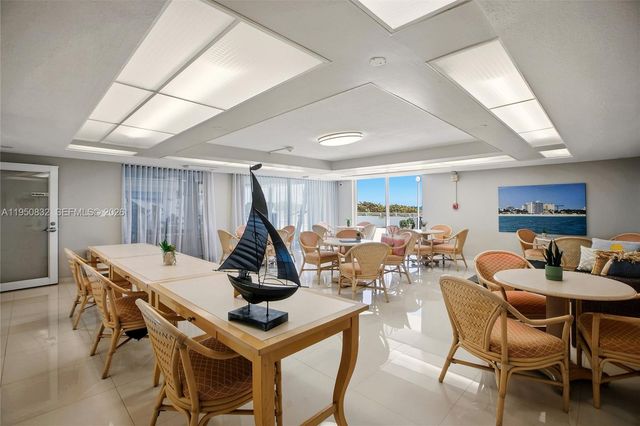 465 Ocean Dr 1024, Miami Beach, FL 33139