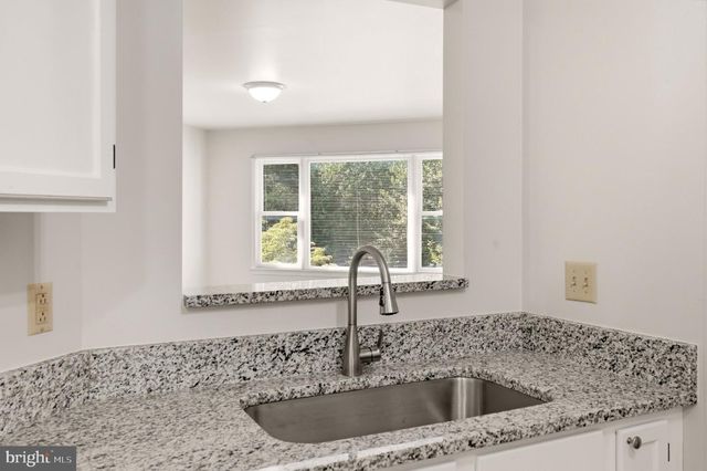 300 PEMBRIDGE DR, Winchester, VA 22602