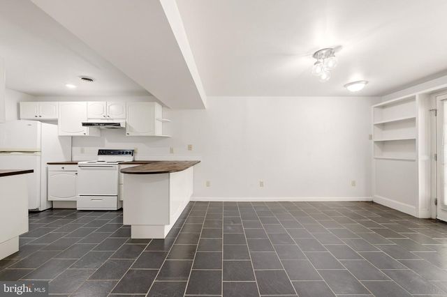 300 PEMBRIDGE DR, Winchester, VA 22602