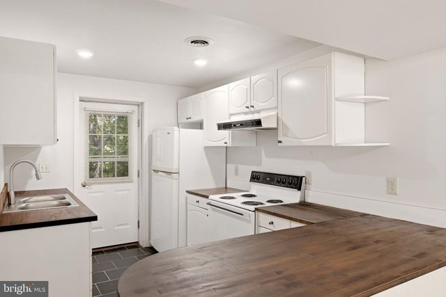 300 PEMBRIDGE DR, Winchester, VA 22602