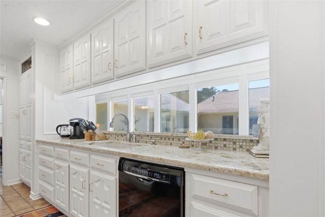 7000 Hollytree Circle, Tyler, TX 75703
