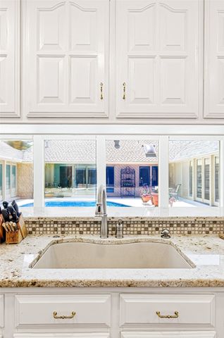 7000 Hollytree Circle, Tyler, TX 75703