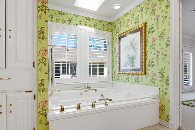7000 Hollytree Circle, Tyler, TX 75703