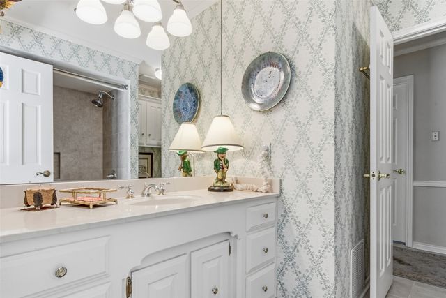 7000 Hollytree Circle, Tyler, TX 75703