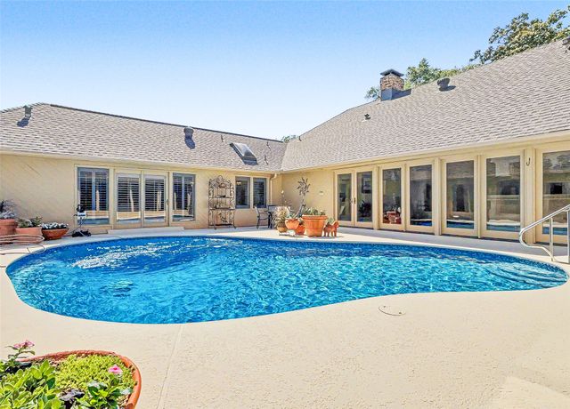 7000 Hollytree Circle, Tyler, TX 75703