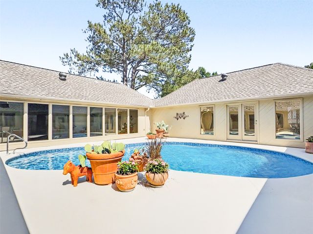 7000 Hollytree Circle, Tyler, TX 75703