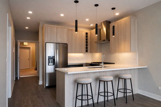 3244 N Lincoln Avenue 4S, Chicago, IL 60657