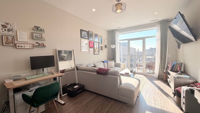 3244 N Lincoln Avenue 4S, Chicago, IL 60657