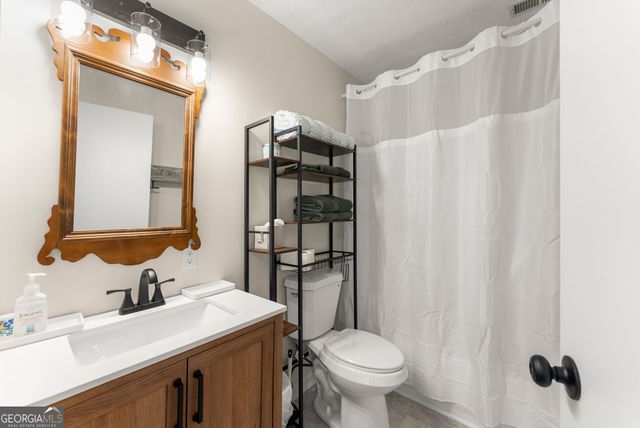 45 Lake View Court, Lavonia, GA 30553