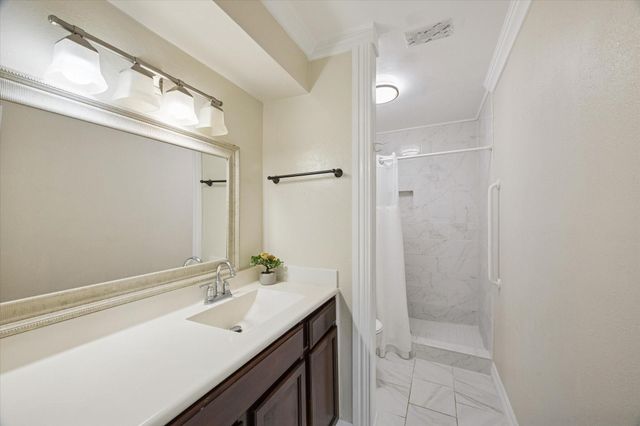 305 W Thomas Avenue, Pasadena, TX 77506