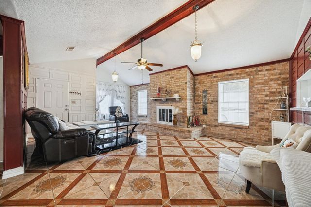 305 W Thomas Avenue, Pasadena, TX 77506