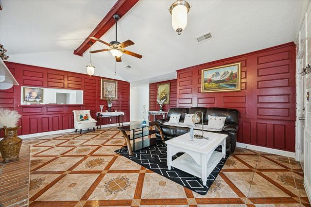 305 W Thomas Avenue, Pasadena, TX 77506