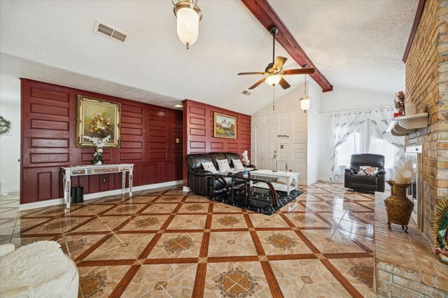 305 W Thomas Avenue, Pasadena, TX 77506