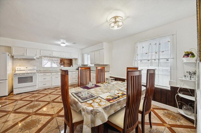 305 W Thomas Avenue, Pasadena, TX 77506