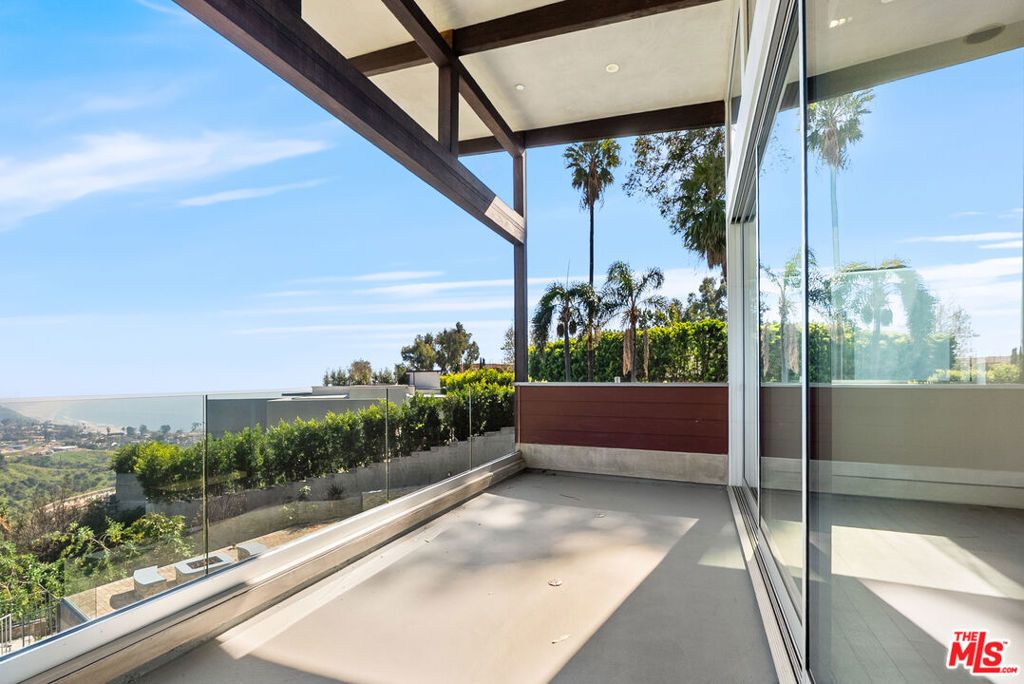Image 16 of property listing at 770 Paseo Miramar, Pacific Palisades, CA 90272