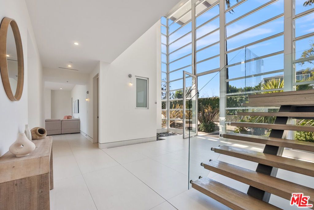 Image 2 of property listing at 770 Paseo Miramar, Pacific Palisades, CA 90272