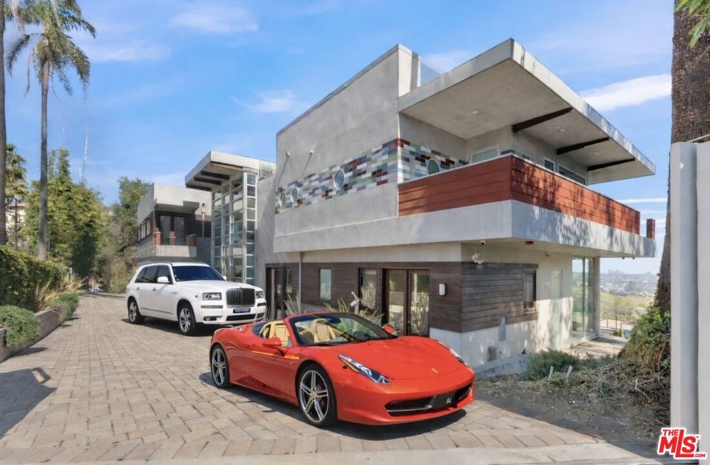 Image 3 of property listing at 770 Paseo Miramar, Pacific Palisades, CA 90272